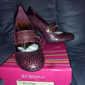New Stunny BCBGirls Plum Maryjane Pumps size 7.5